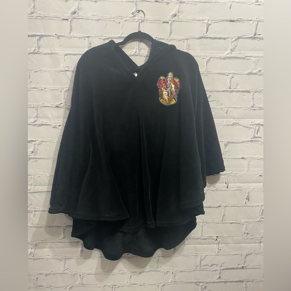 Harry Potter Jackets & Blazers - HARRY Potter Gryffindor Poncho Black Cozy
